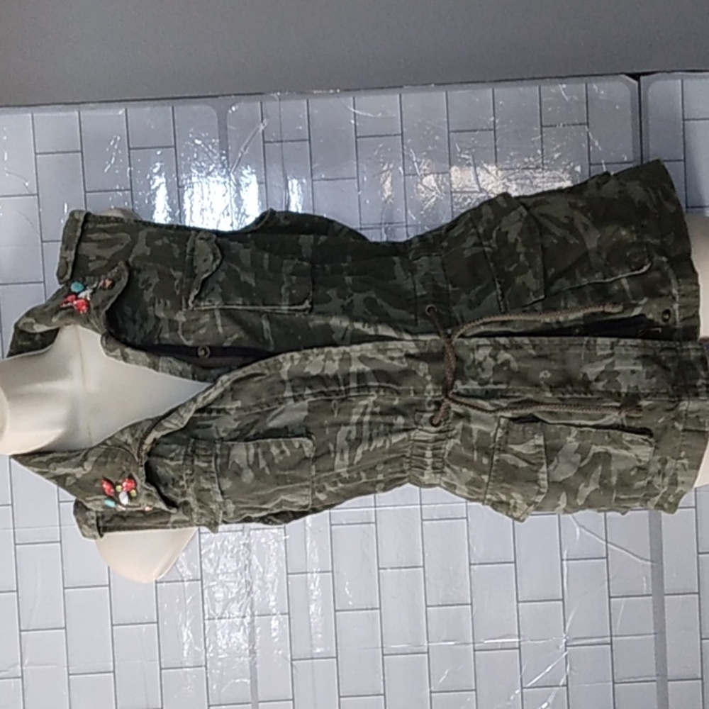 Decree Camouflage  vest  sz Xl